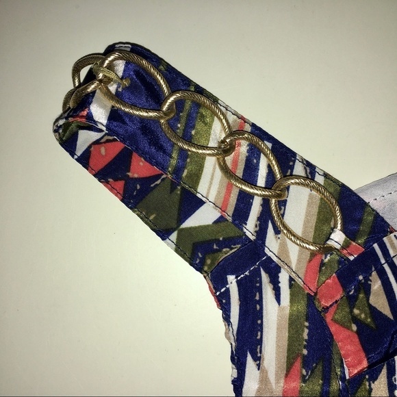 JADE Melody Tan Geometric Print Sleeveless Top Chain Detail - Picture 5 of 11